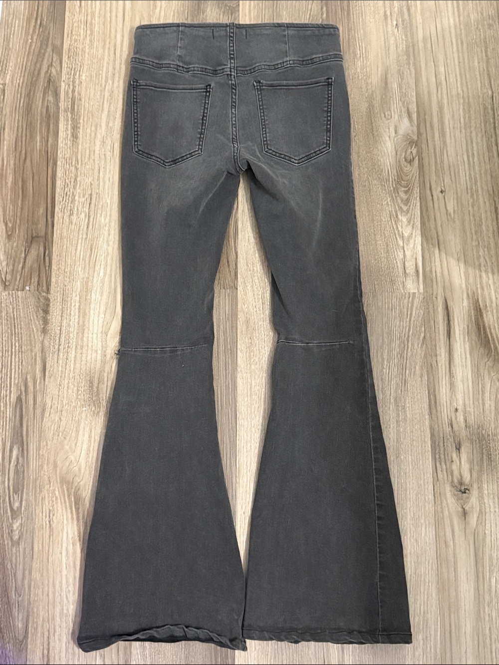 We the Free Women’s Black Flared Jeans sz 27 - Picture 4 of 4